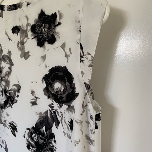 RW&CO Black & White Floral Top - Picture 4 of 5